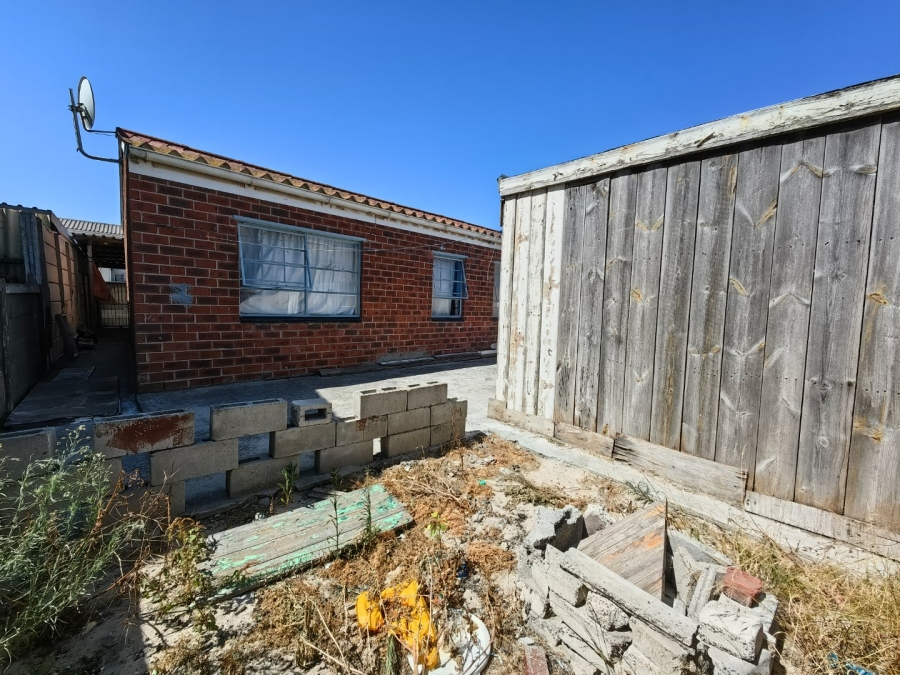 3 Bedroom Property for Sale in Lentegeur Western Cape